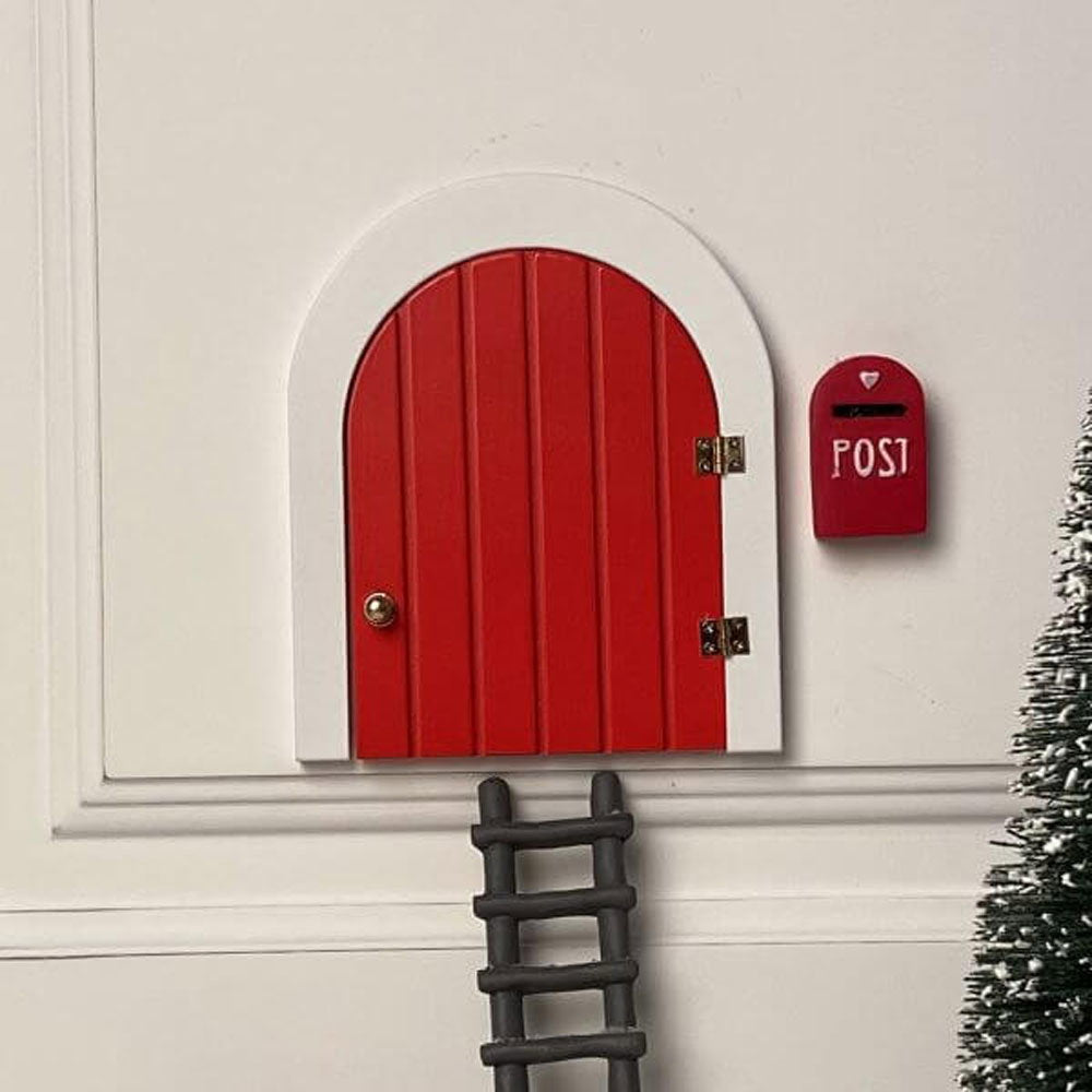 Det Gamle Apotek Opening Gnome door dvířka červená 12 cm