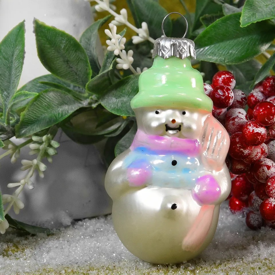 Vitbis Pastelový sněhulák skleněná figurka 9 cm
