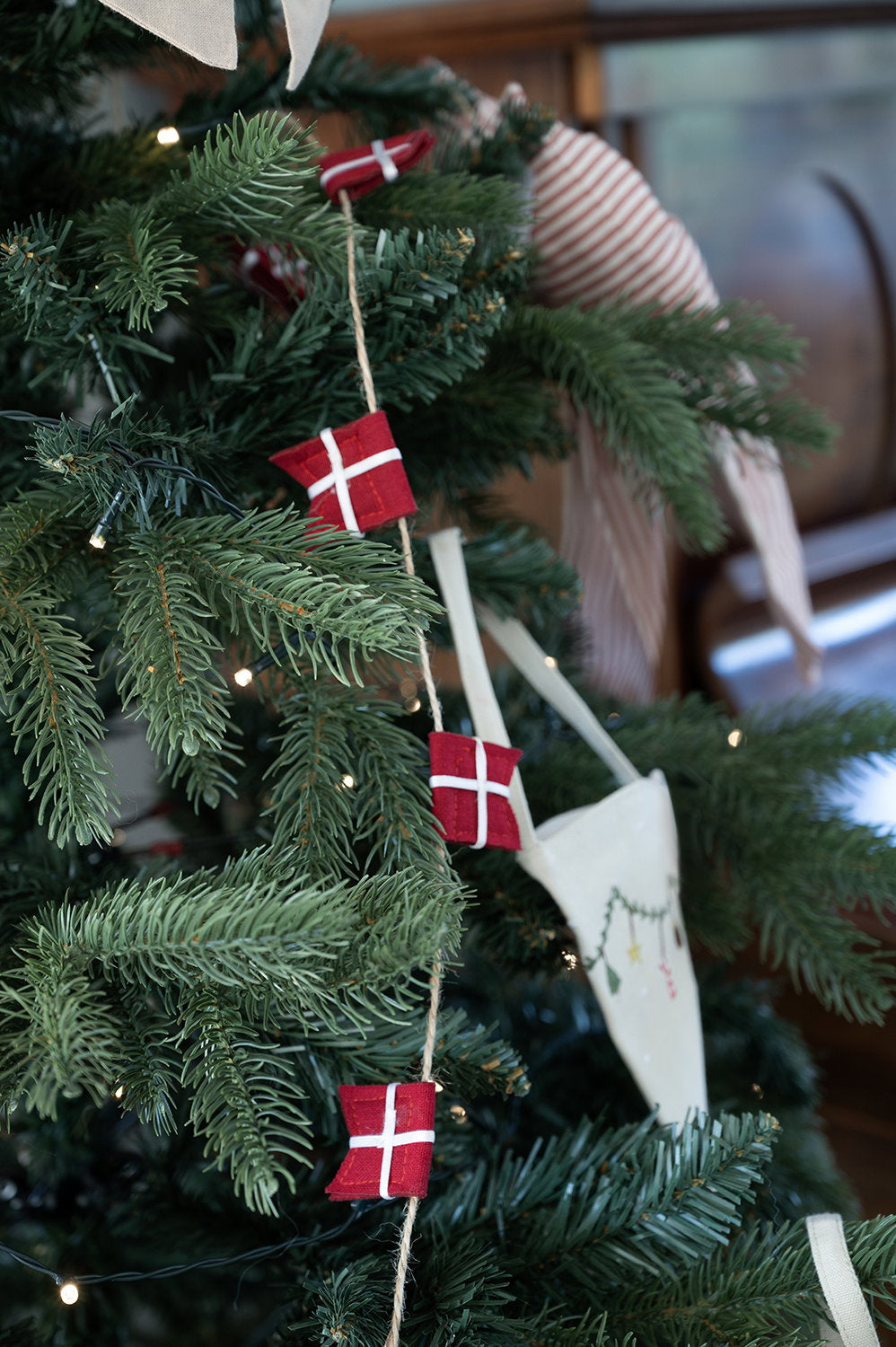 Det Gamle Apotek Flag garland girlanda plstěná červená