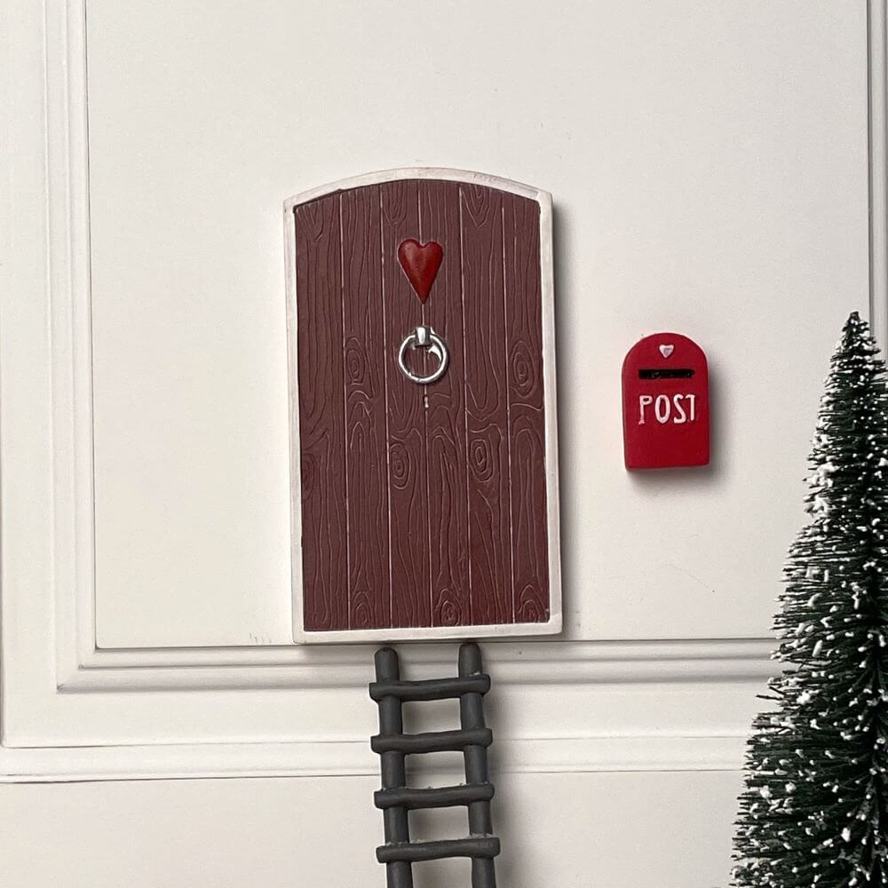Det Gamle Apotek Gnome Door skřítcí dvířka červená 20 cm