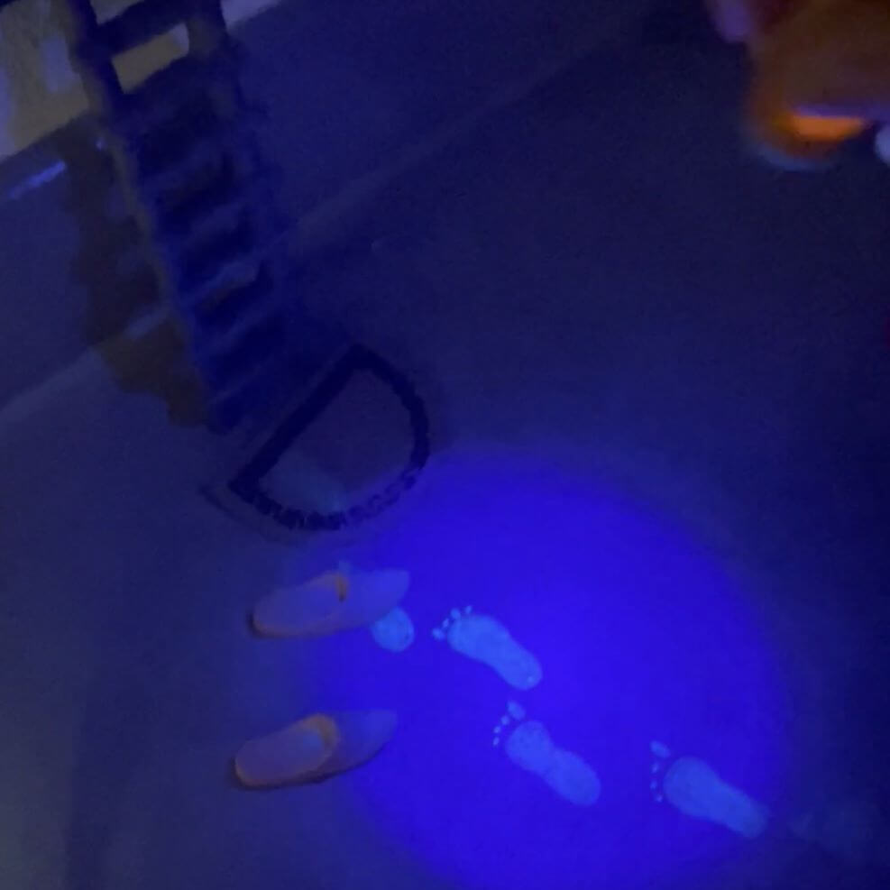 Det Gamle Apotek Invisible Ink Pen pero s neviditelným inkoustem červené