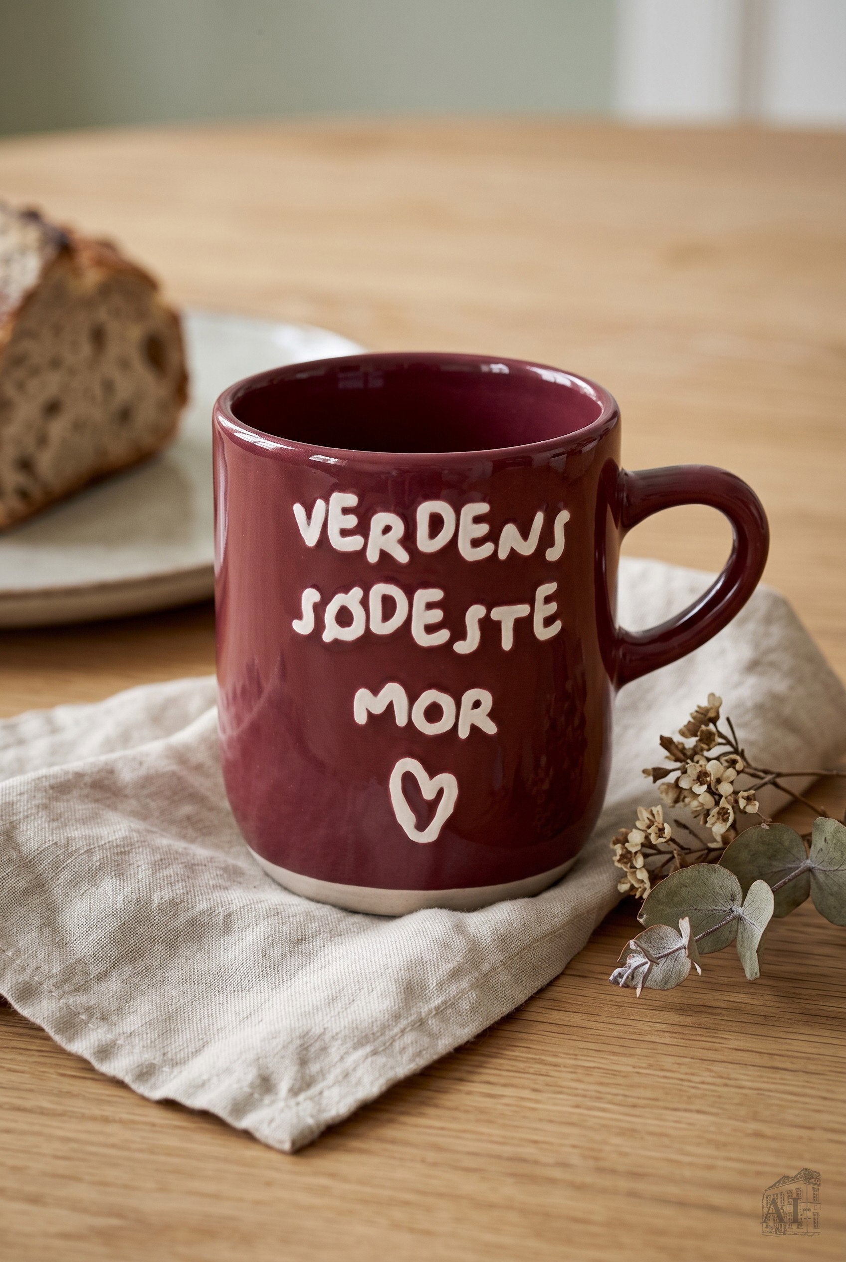 Det Gamle Apotek Mug with Text hrnek červený kamenina