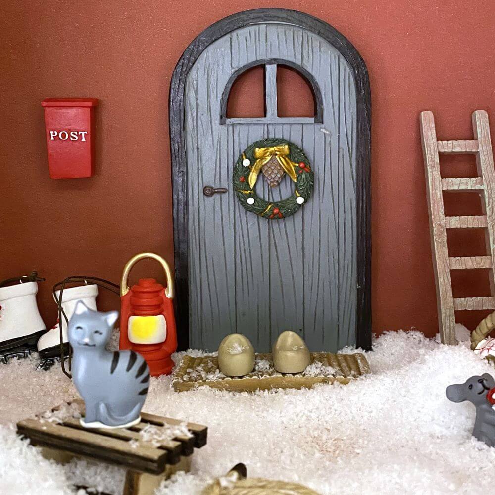 Det Gamle Apotek Cat for gnomes kočka šedá 5 cm