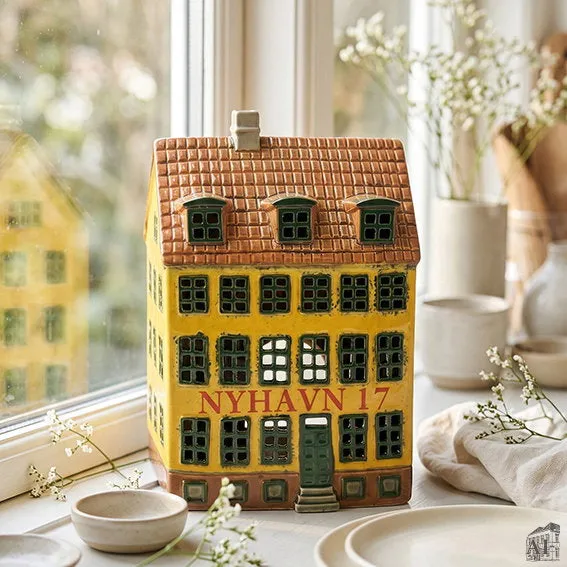 Det Gamle Apotek Nyhavn 17 svícen domeček keramický 25 cm
