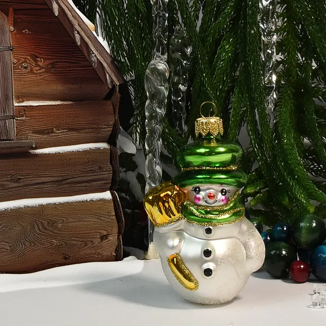 Vitbis Sněhulák s koštětem skleněná figurka 9 cm