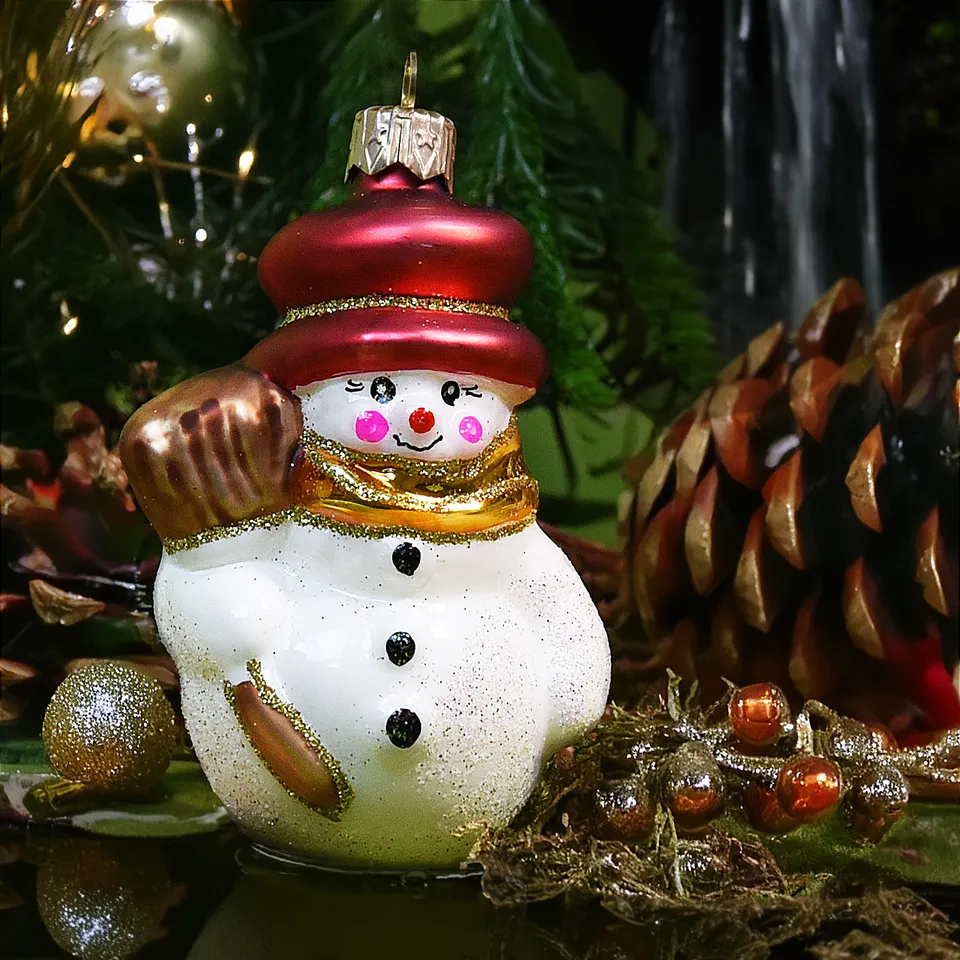 Vitbis Sněhulák s koštětem skleněná ozdoba 9 cm