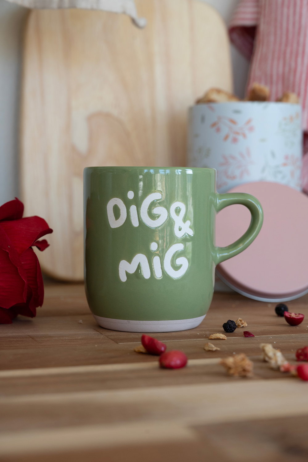 Det Gamle Apotek Mug with text hrnek zelený 9,5 cm