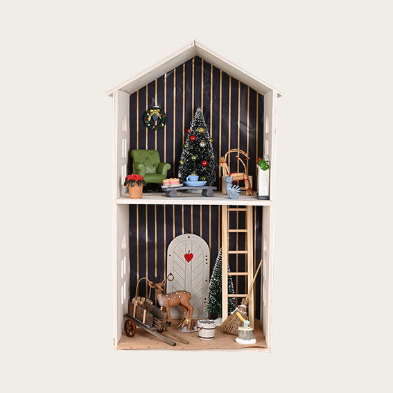 Det Gamle Apotek Gnomedoor House domeček dřevěný 45 cm