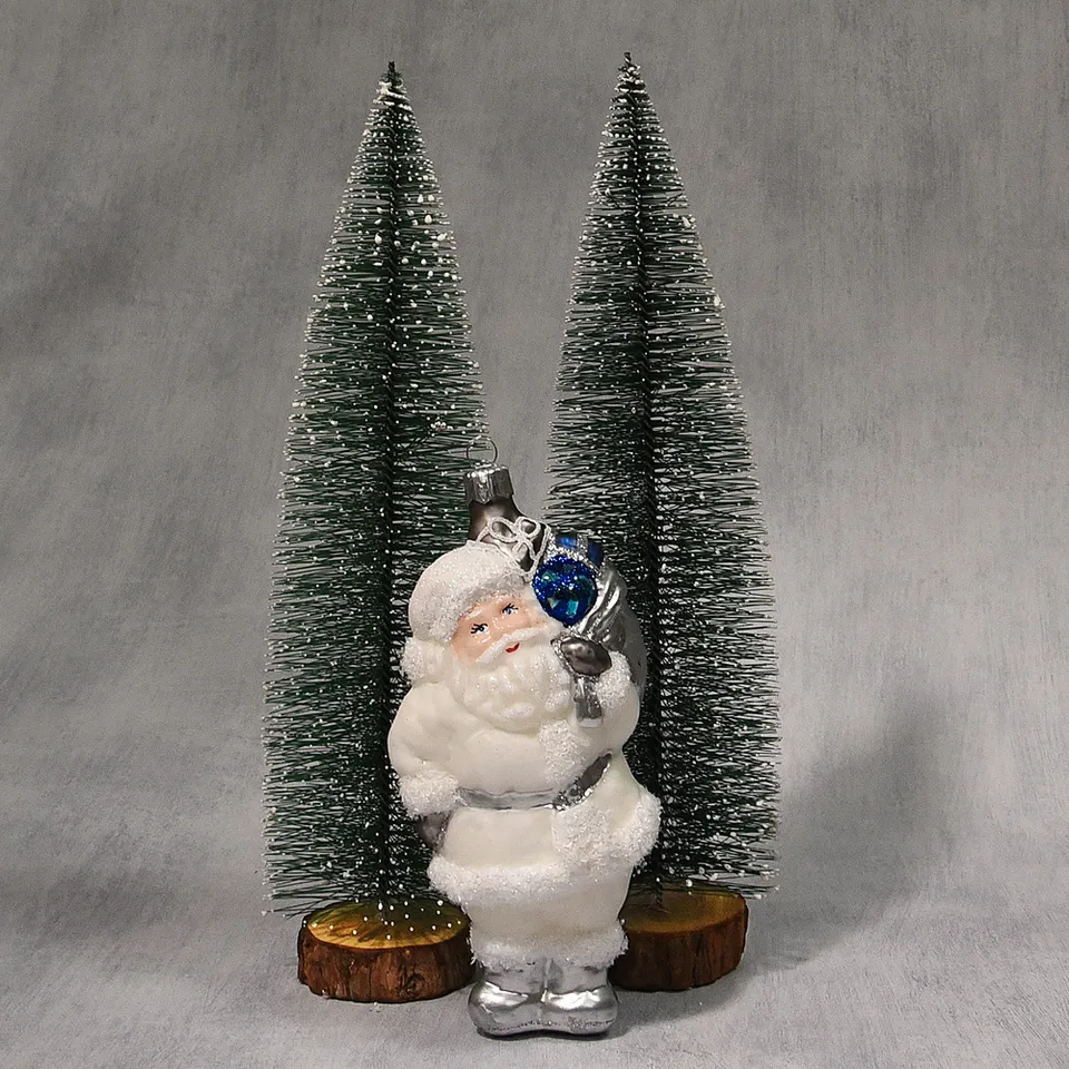 Vitbis Mikuláš v bílém plášti skleněná figurka 16 cm