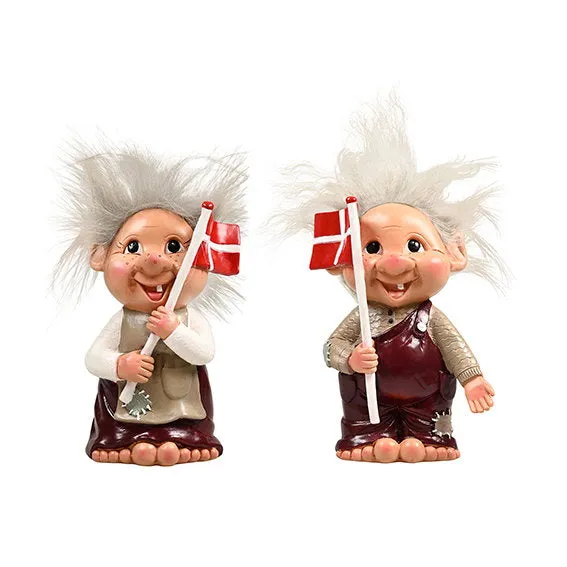 Det Gamle Apotek Alvilda Conrad troll s vlajkou 15 cm
