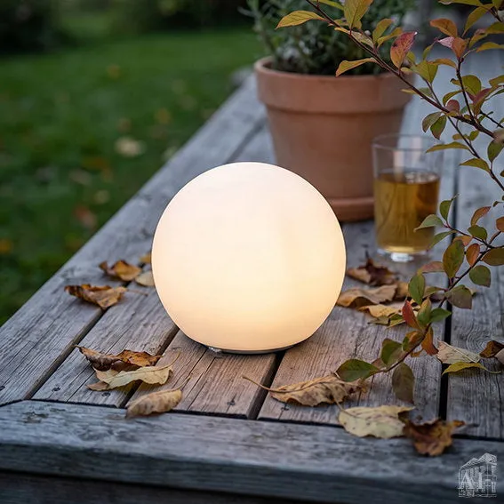 Det Gamle Apotek Solar LED solární koule 20 cm bílá