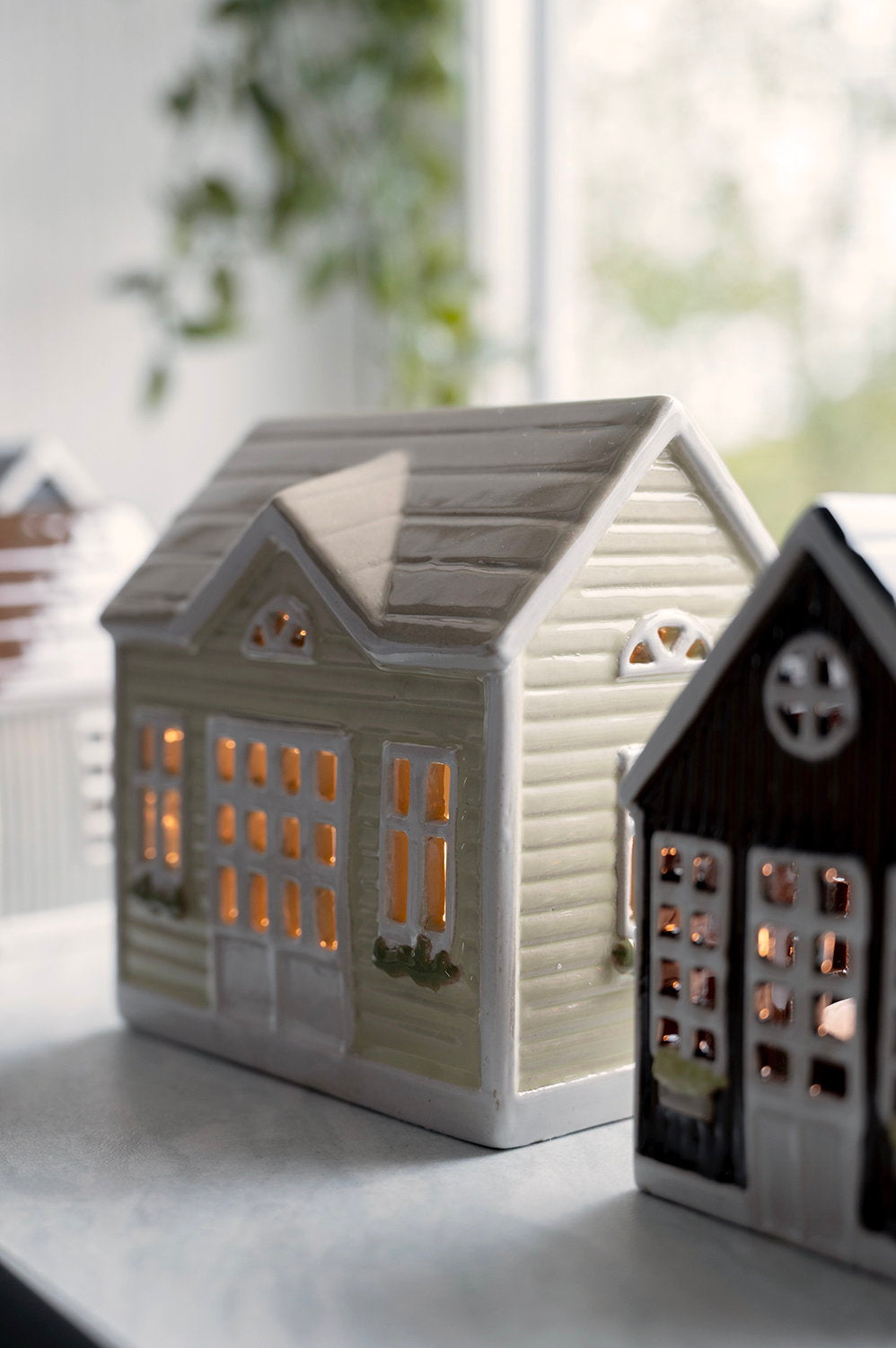 Det Gamle Apotek House keramický domeček 9 cm žlutý