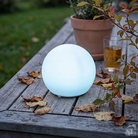 Det Gamle Apotek Solar LED solární koule 20 cm bílá
