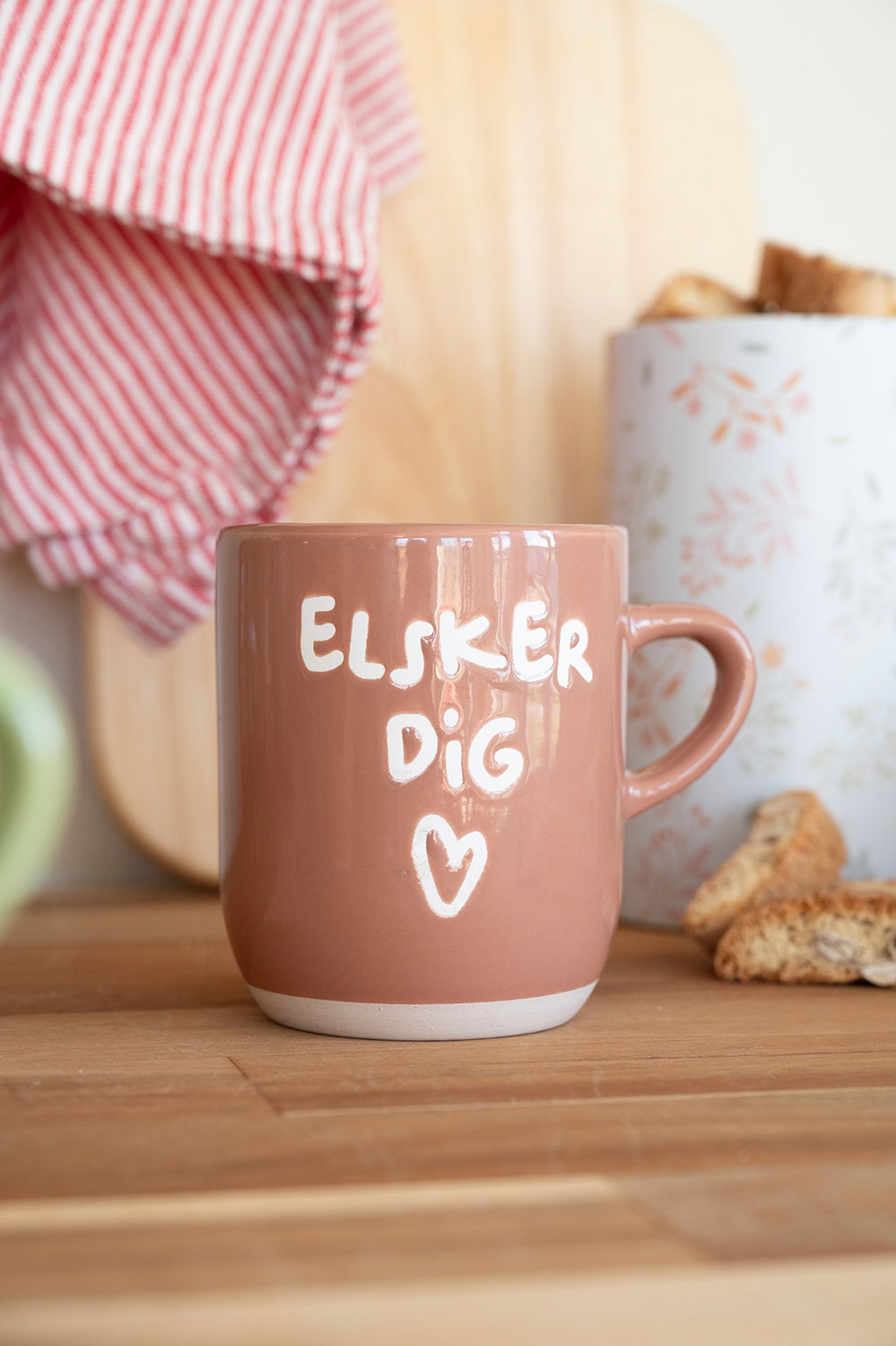 Det Gamle Apotek Mug hrnek hnědý Elsker Dig kamenina