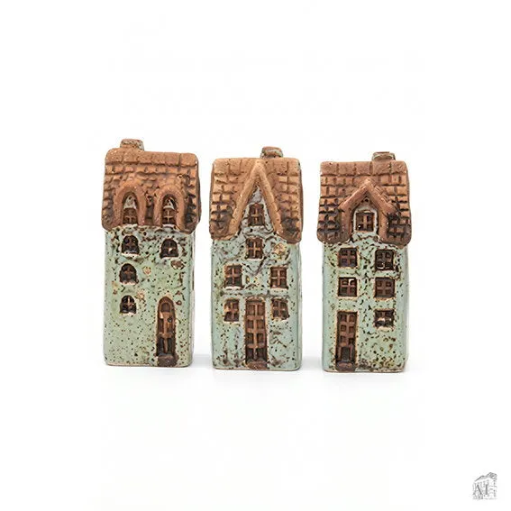 Det Gamle Apotek House keramický domeček modrý 7 cm
