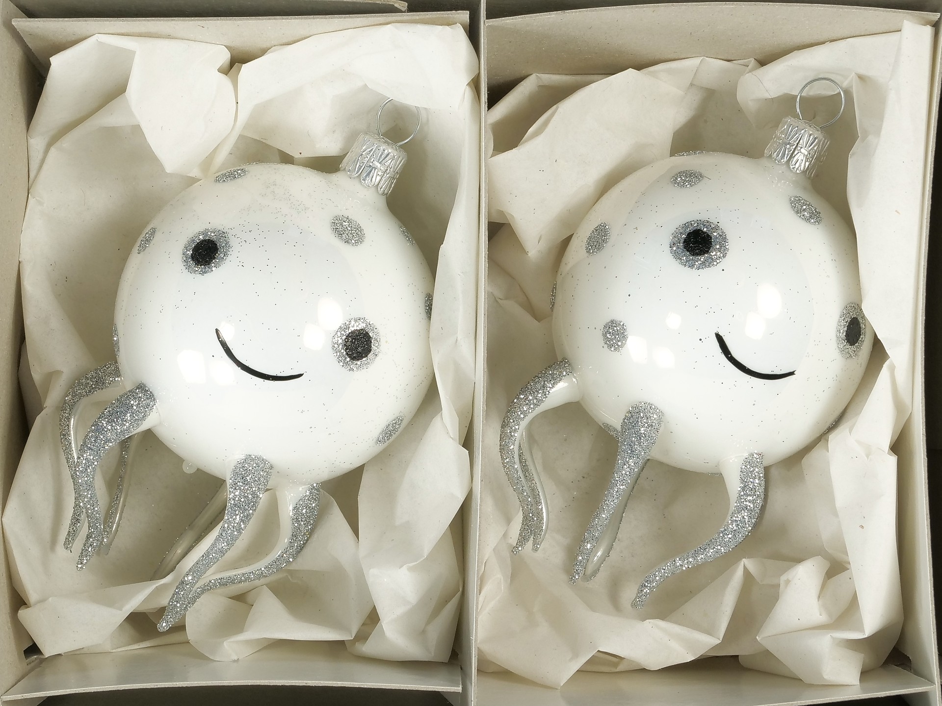 Vánoční ozdoby extra bílá porcelánová chobotnice skleněná ozdoba