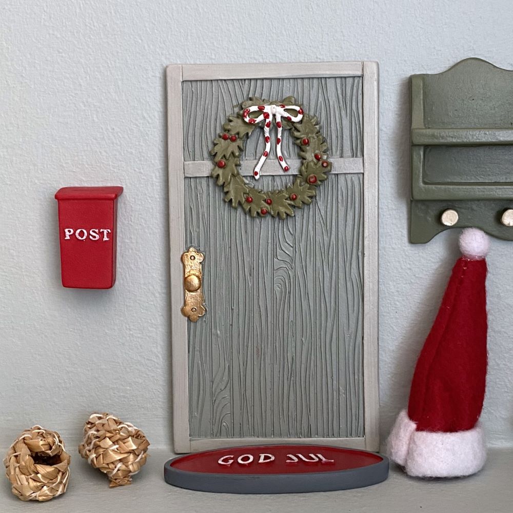 Det Gamle Apotek Santahat filcová čepice pro skřítka 8 cm červená