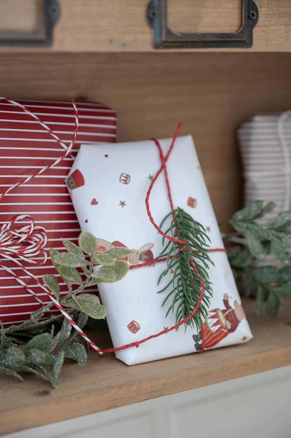 Det Gamle Apotek Giftpaper balicí papír bílý 70 cm x 5 m