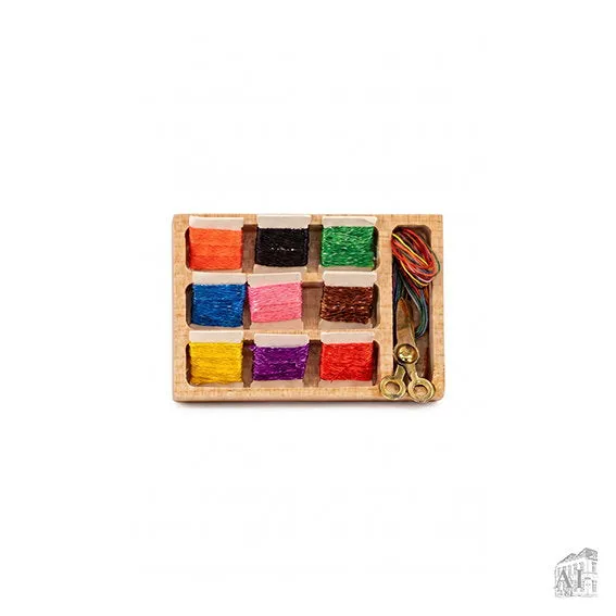 Det Gamle Apotek Sewing Kit šicí sada pro skřítka dřevo