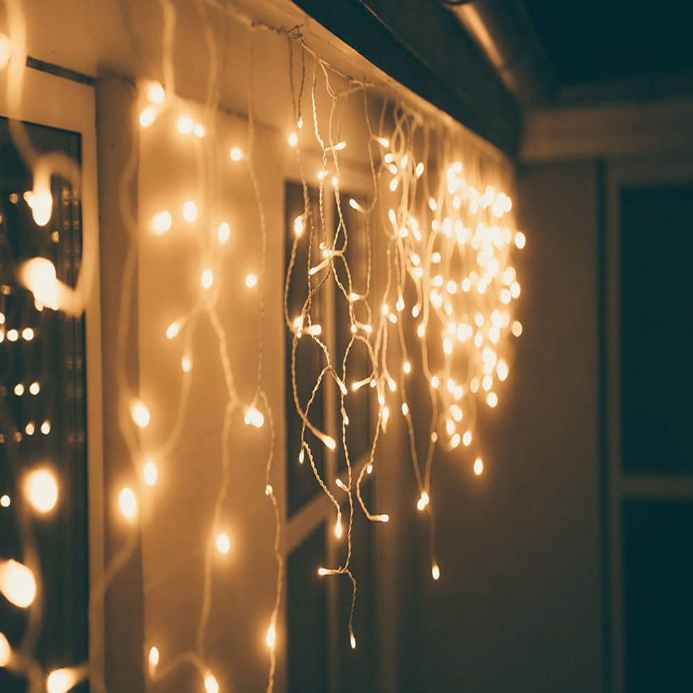 Det Gamle Apotek Lightchain Icicles řetěz 400 LED 9 m bílý