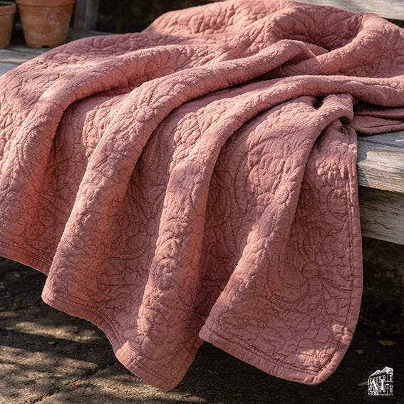 Det Gamle Apotek Quilted Blanket deka růžová 130 cm