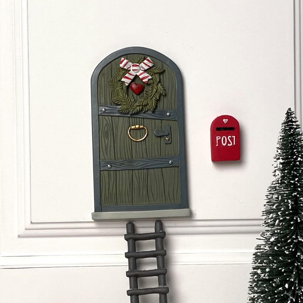 Det Gamle Apotek Gnome door dvířka modrá 15 cm