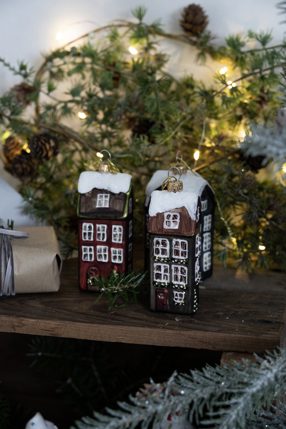 Det Gamle Apotek House závěsná ozdoba červená 9 cm sklo