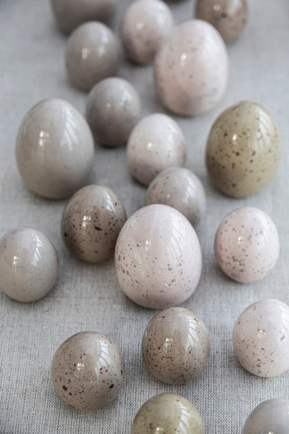Det Gamle Apotek Easter egg vájíčko béžové 4 cm
