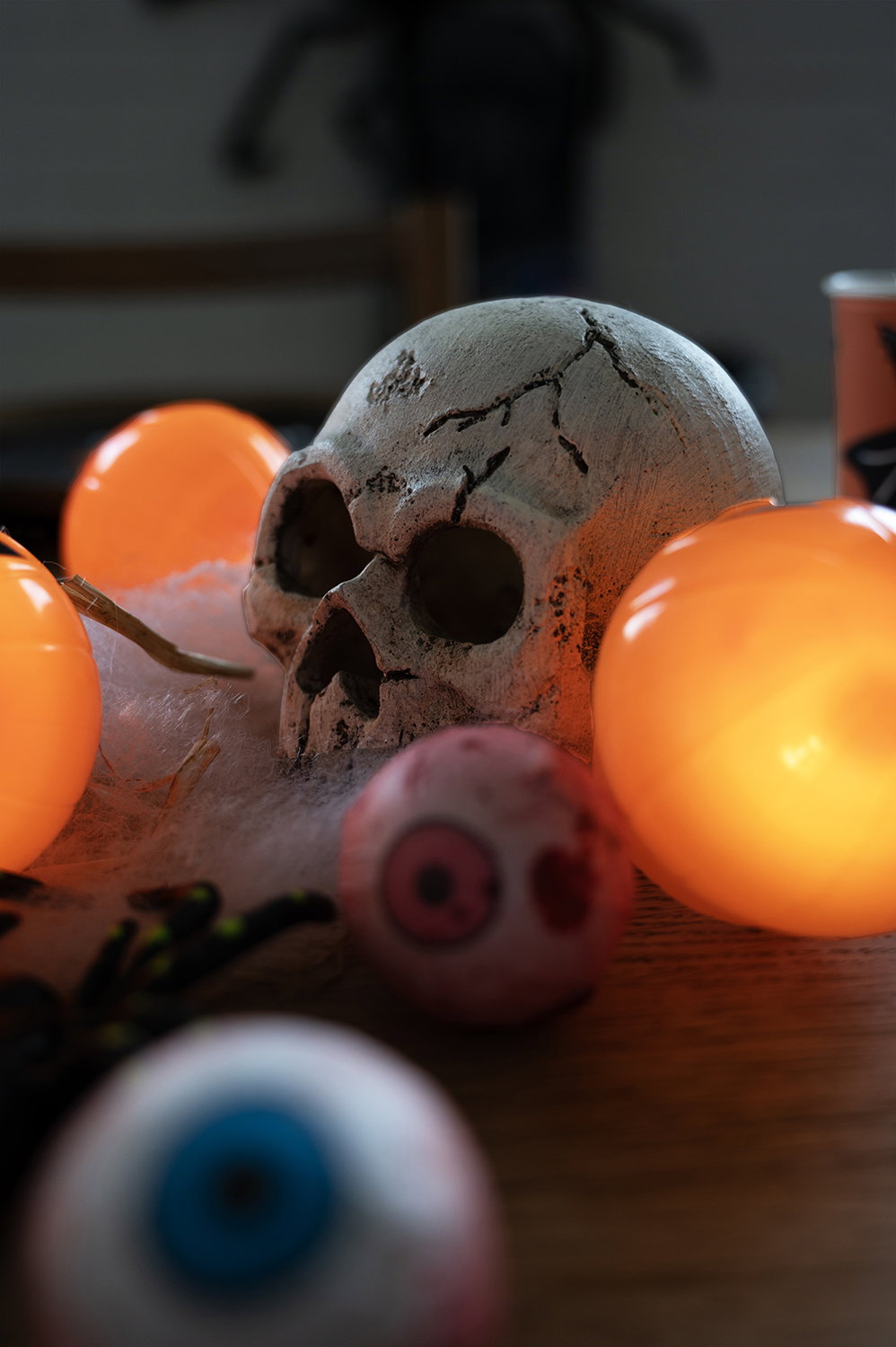 Det Gamle Apotek Skull LED lebka bílá s bateriemi