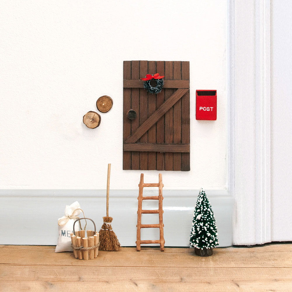 Det Gamle Apotek Gnome door set dvířka pro skřítka 18 cm dřevo