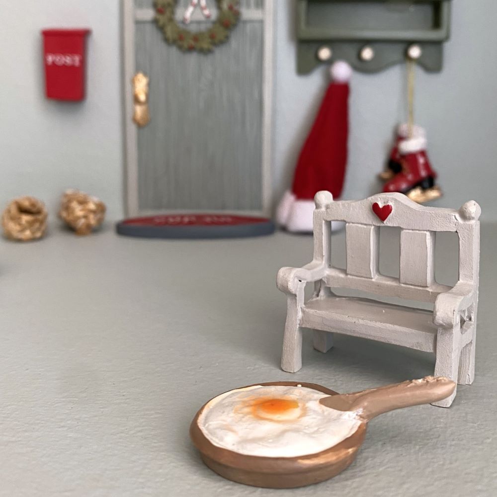 Det Gamle Apotek Bench lavička pro skřítky 4 cm šedá