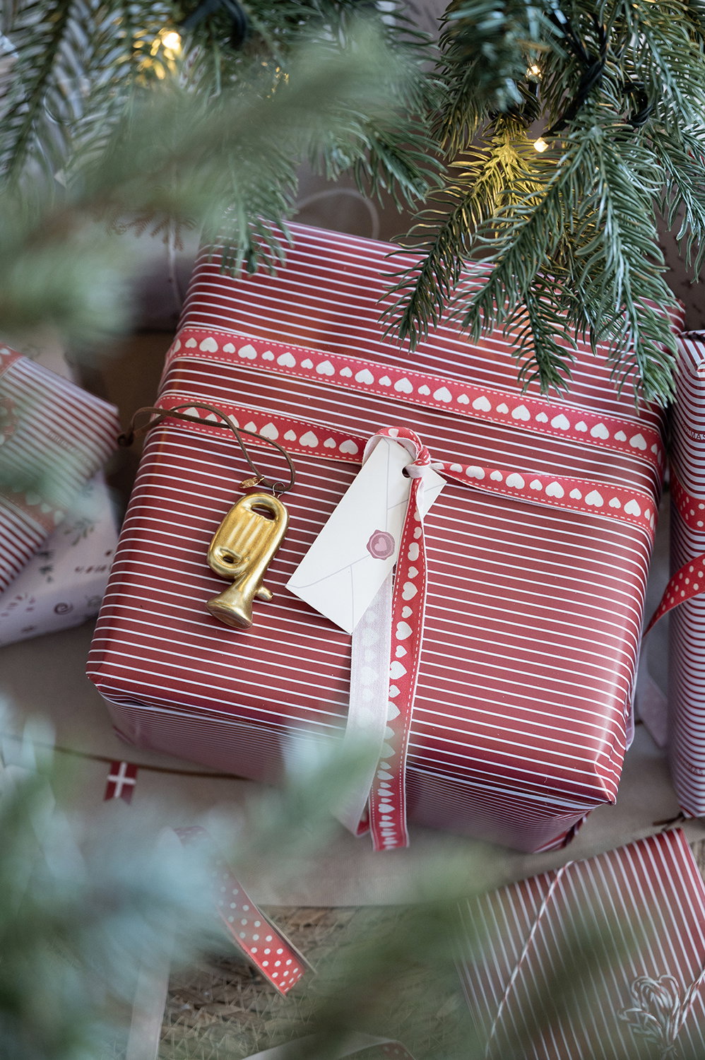 Det Gamle Apotek Giftpaper balicí papír 5 m červený