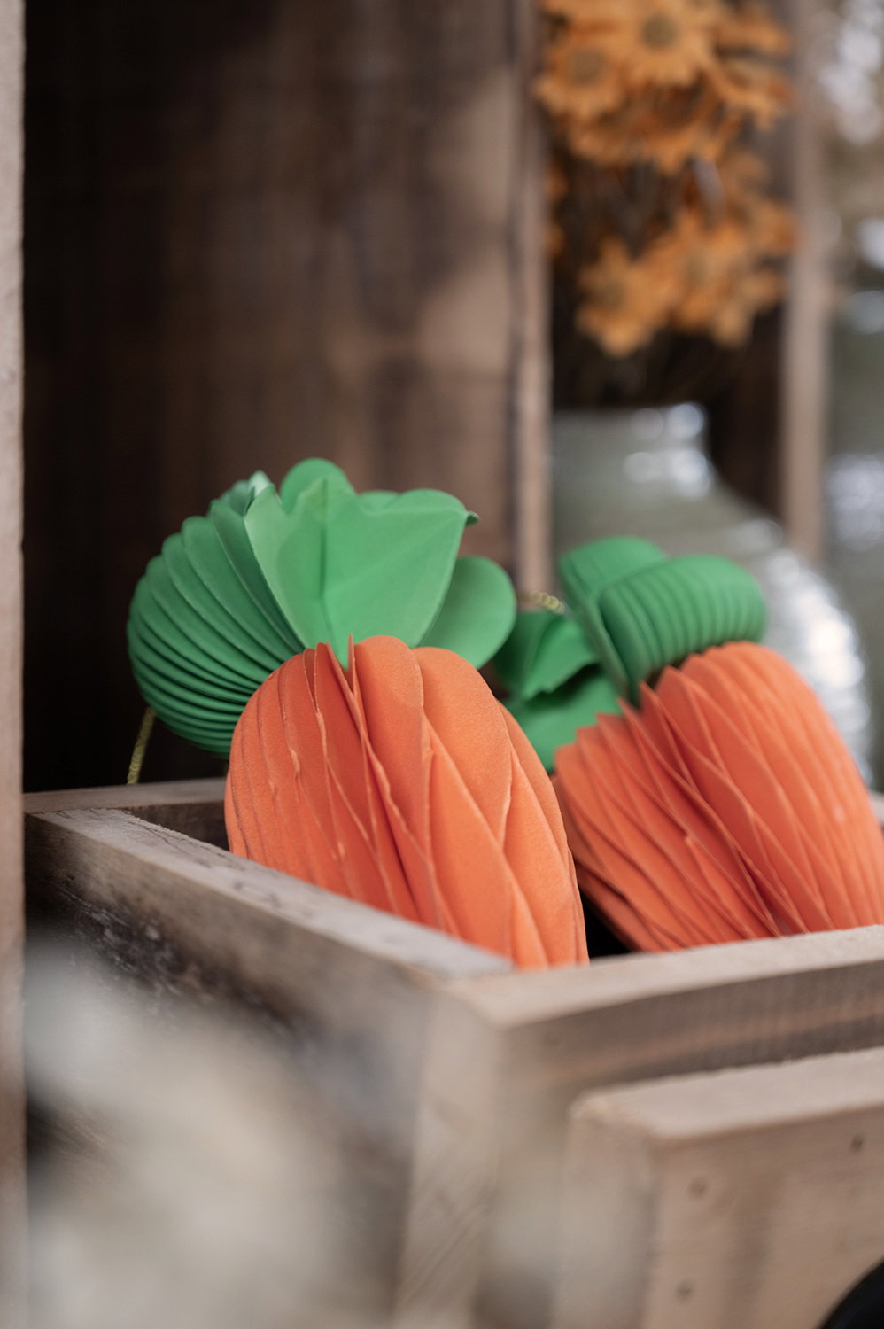 Det Gamle Apotek Carrot papírová mrkev 15 cm oranžová