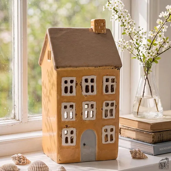 Det Gamle Apotek House domeček na čajovou svíčku žlutý 23 cm